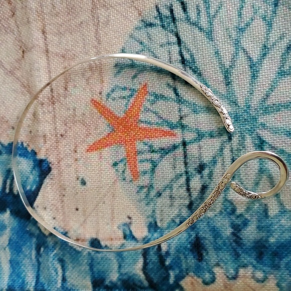 Sarda Artisan Gem Collection of Bali Sterling Silver Collar Necklace - Picture 2 of 16